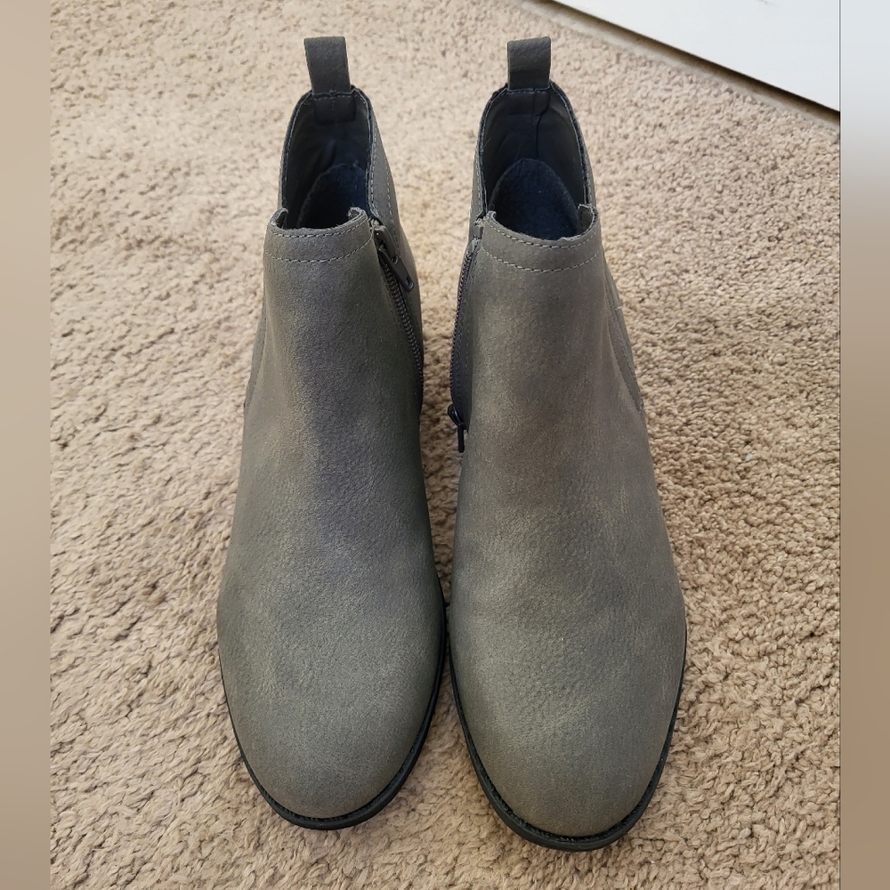 NWOT Sun + Stone Gray Ankle Boots Size 7 - Picture 2 of 8